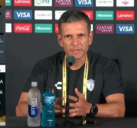 مدرب باتشوكا المكسيكي خايمي لوزانو :

الجميع يعلم بإن الراعي الرسمي للبطولة هو صندوق الاستثمار السعودي وهو الراعي الرسمي لنادي #الهلال السعودي، وهذا مخالف للأنظمة والقوانين في الفيفا .. أتمنى أن يكون التحكيم عادلاً .