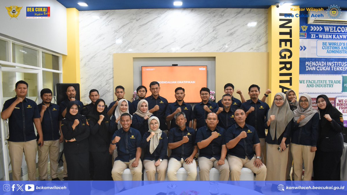 🌿 Proksi Juni 2025
Bea Cukai Aceh angkat tema "Kesehatan Mental sebagai Faktor Pendukung Kinerja Pegawai"
🗣️ Rusman Hadi: "Mental harus dijaga, disyukuri, dan dikelola dengan ajaran agama sebagai pondasi hidup."

#BeaCukaiAceh #Proksi #KesehatanMental

kanwilaceh.beacukai.go.id/berita/bea-cuk…