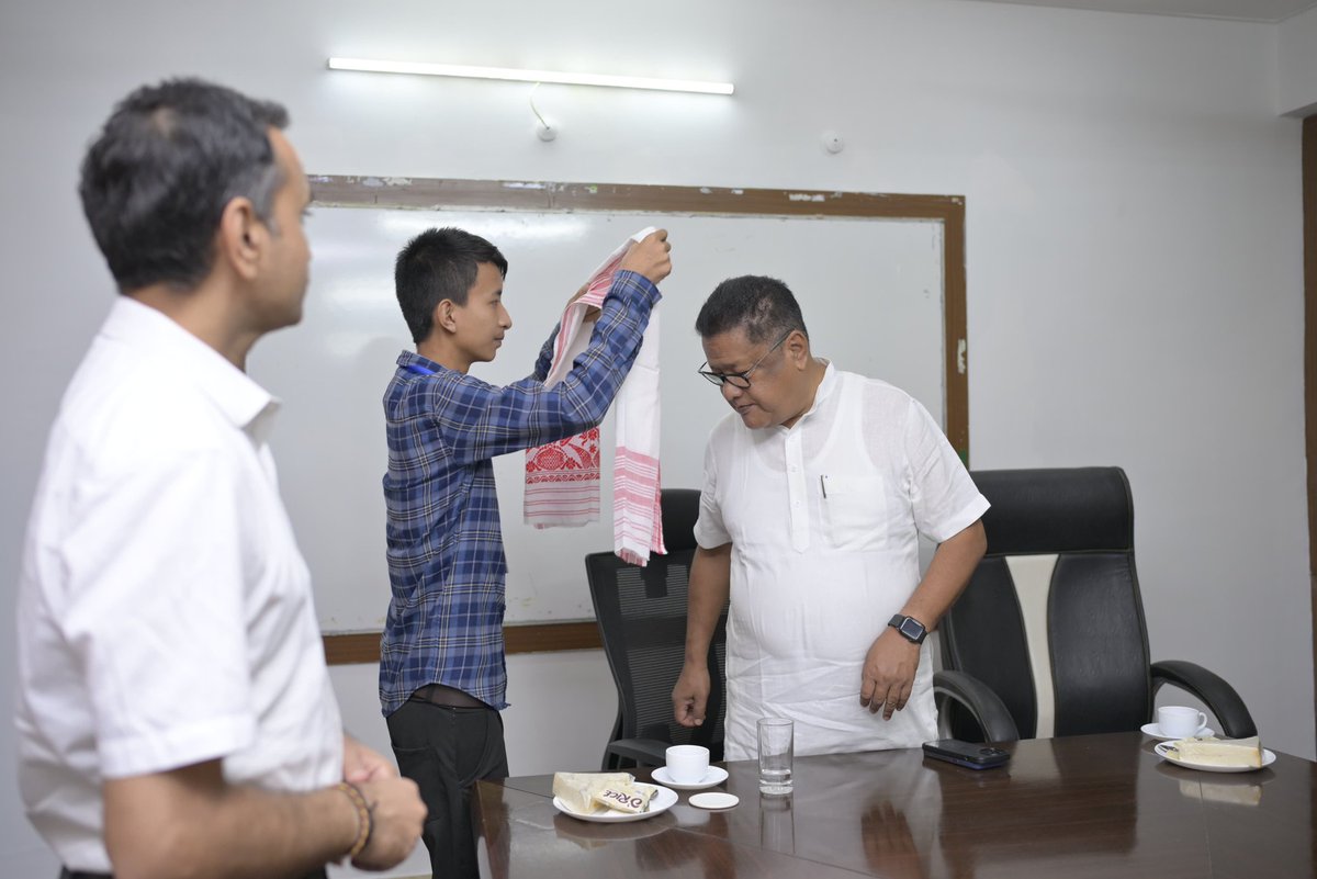 🚀 North East Student Programme for Awareness, Reach and Knowledge on Space (NE-SPARKS) 

Hon’ble Minister of Education, Dr. Ranoj Pegu , flagged off the second batch of ISRO visit under the #NESPARKS program at the State Mission Office, Samagra Shiksha, Assam.

✨ A total of 13