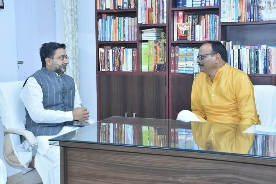 danishazadbjp's tweet photo. उत्तर प्रदेश सरकार के माननीय उपमुख्यमंत्री श्री @brajeshpathakup जी को जन्मदिन की ढेरों मुबारकबाद और नेक तमन्नाएं।
ऊपर वाले से आपकी बेहतर सेहत और लम्बी उम्र की दुआ करता हूँ।
आपका जीवन जनकल्याण के कार्यों से रोशन रहे।
#BrjeshPathak #HappyBirthday #UPGovt https://t.co/dxjIa8P1RY
