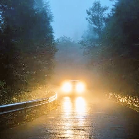Are Pade Likhe Anpadh car se chalne wale logo Low beam - High beam use karna seekho !
Jahil Log Tumhari wajah se Samne wale Driver ke sath Road ke side me paidal aur Bicycle se chalne walon ki life risk me rahti hai !!
Car EMI kara liya ab thodi Budhhi bhi le lo kahin se 😏