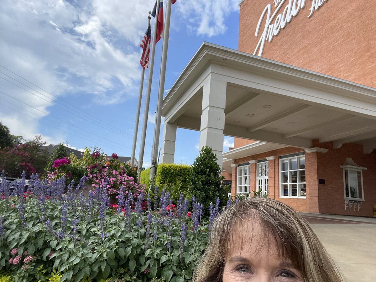 RYHT_ETexas's tweet image. SO proud to show @RYHTexas Ex Dir @RoadTripLibby & CoS @_CharlesGaines the beauty of East Tx and the dedication of its people to ensuring the rural voice is heard. Thank you Kelly Augustine of the Nacogdoches Chamber & Nancy Windham for extending your hospitality!