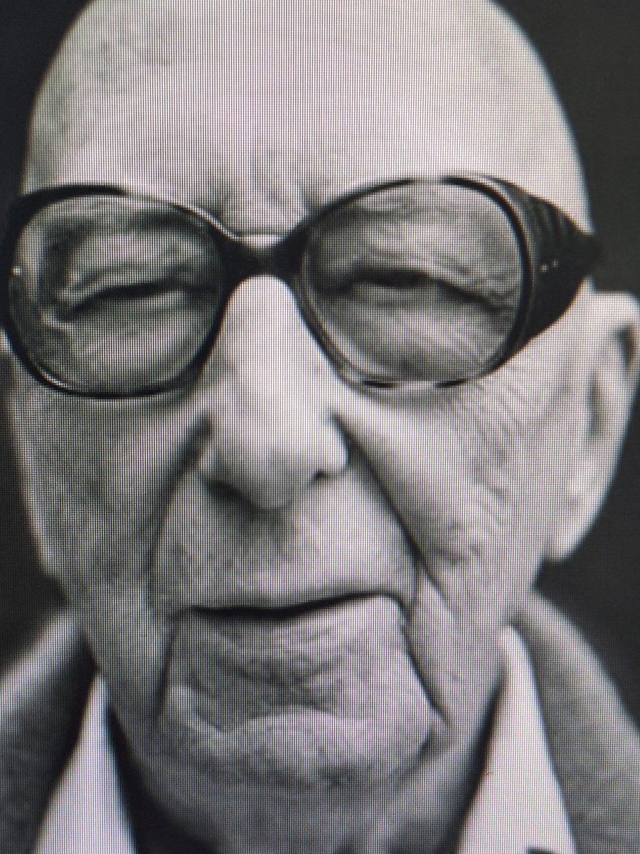 danyneudt's tweet image. Arthur Haulot. Brussel. Journalist. Gehuwd. Actief bij het sluikblad "Le Clandestin" en "L'Espoir". Opsluiting in Sint-Gillis. Deportatie naar de concentratiekampen van Mauthausen en Dachau. Arthur wordt bevrijd op 27 april '45 en sterft in mei 2005. 91 jaar. #heldenvanhetverzet