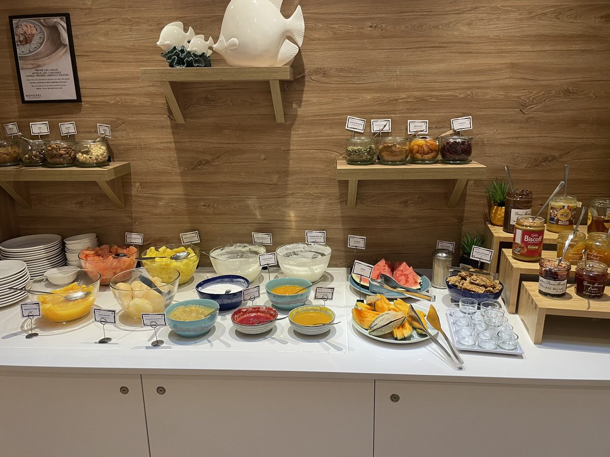 SourceToSink's tweet image. This is a typical EU hotel breakfast, similar richness and diversity in Asia, and really do not understand why most of US hotel breakfasts are so un………