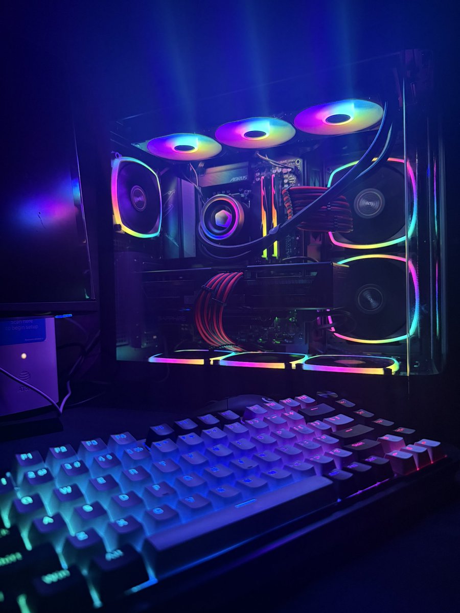 Eznus's tweet photo. Just built my first pc😫 https://t.co/OfLQAg7Ujm