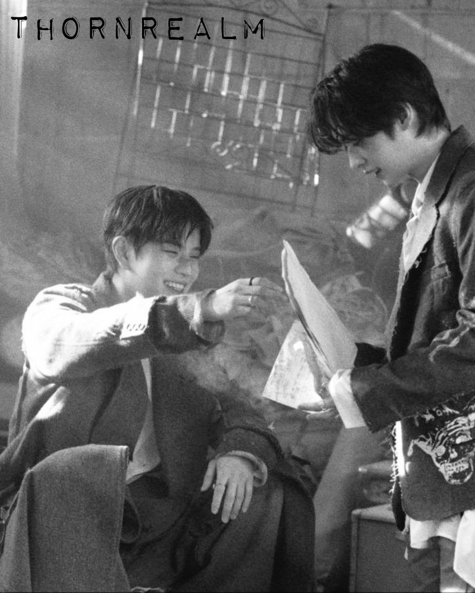 thornrealm 🥀
a #2min filo au.

in this world, your time is running out. desperate, you make a wish. a new life, in a different world, far from the pain you know. a place where you might finally be happy. but every world has its darkness, and every wish comes with a price.