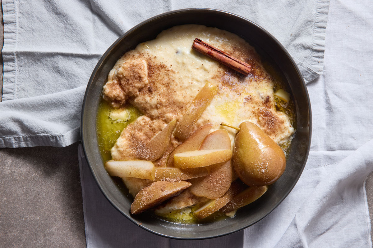 Comfort in a bowl 🍐✨ Indulge in creamy melkkos topped with cinnamon poached pears, a nostalgic twist on a timeless classic. Pure hug in a bowl vibes.

See reipe here: taste.co.za/recipes/melkko…

#PomeSeason
#PomeFruit
#GrowingFruitIQ
#Hortgro
#marktoegang
#kernvrugseisoen