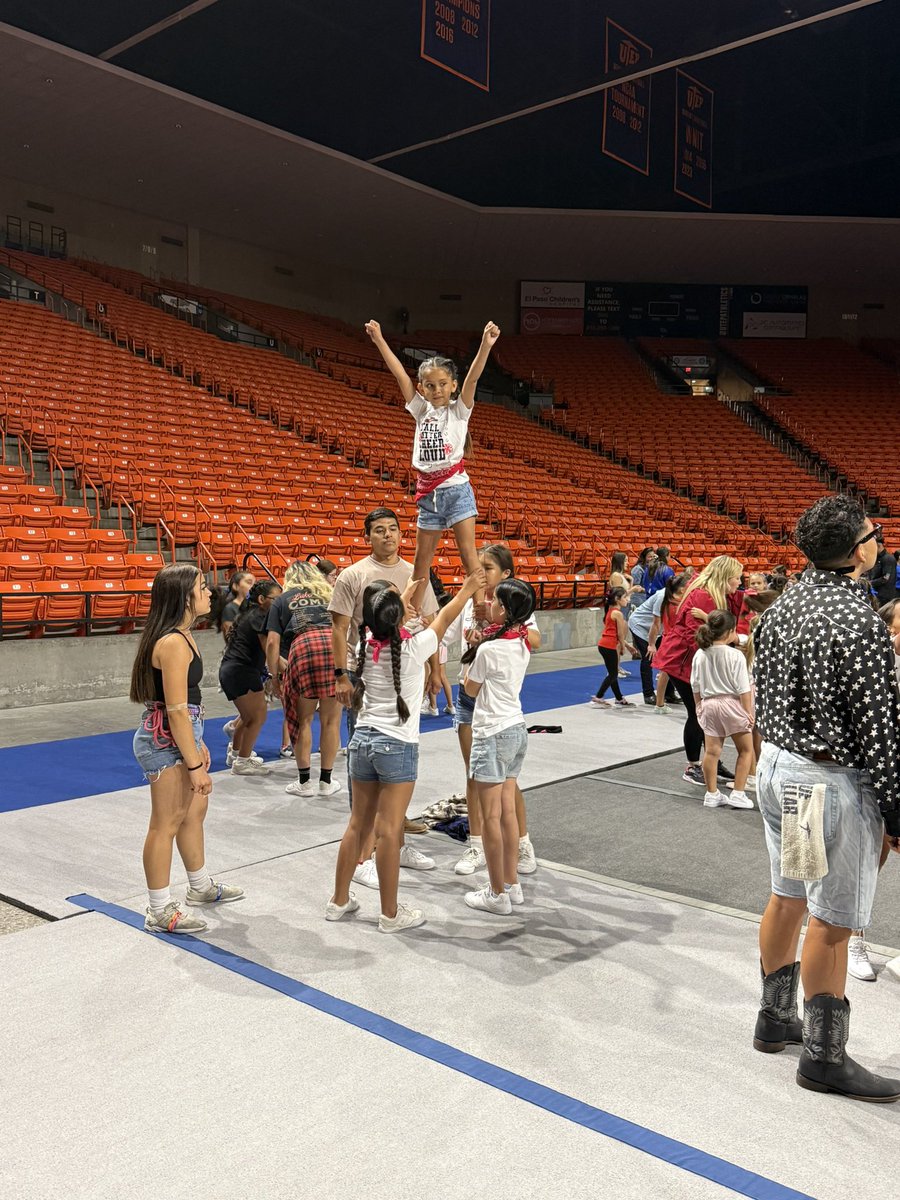 CHuerta_JCE's tweet photo. Day 2 ✅ One more day to go!!! 2 of our team members made it to Best Jump finals AND spirit stick included again!!! Our buddy Michelle ROCKS!!! Can’t wait for day 3! 💙🧡🤙🏻🧡💙 #PicksUp  @UTEPCheer @SGTCarrasco_ES @JFCarrasco_JCE @MSosa_JCE @pdelgado_JCE https://t.co/8qdWpR6TrX