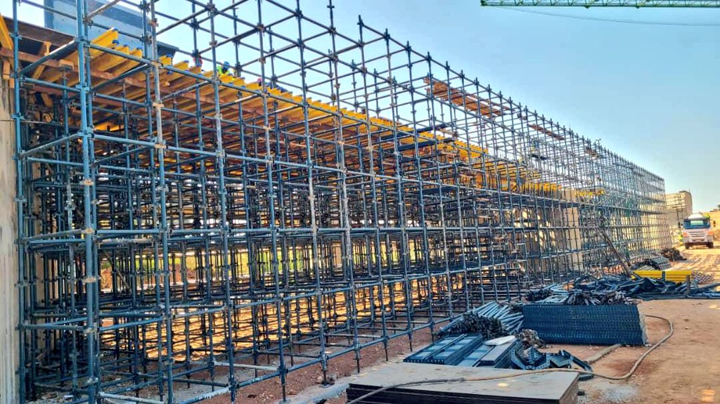 ZvikoJuma2303's tweet photo. Big news for Zimbabwe! 

The Manyame River Bridge is set to open in Oct 2025.  "Nyika inovakwa nevene vayo" - a true testament to our nation's progress &amp; development. #ZimbabweInfrastructure #ManyameRiverBridge https://t.co/5cWAjKispm