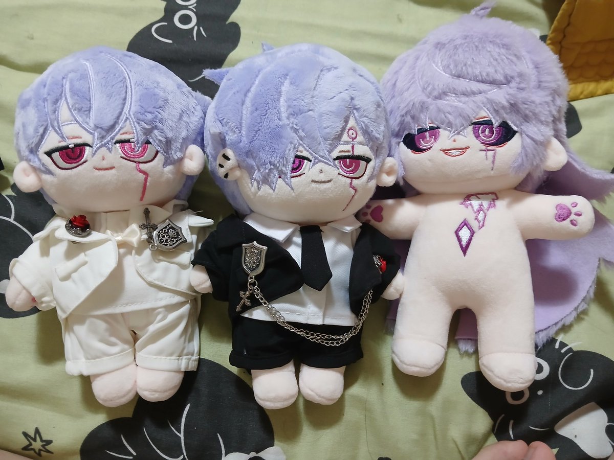 혹시
얘네 셋 운포 4.5에 데려가실 분 있나요
나중에 10cm앧깅도 만들거고....5cm 앧깅 생겨서 필요가업어딤...