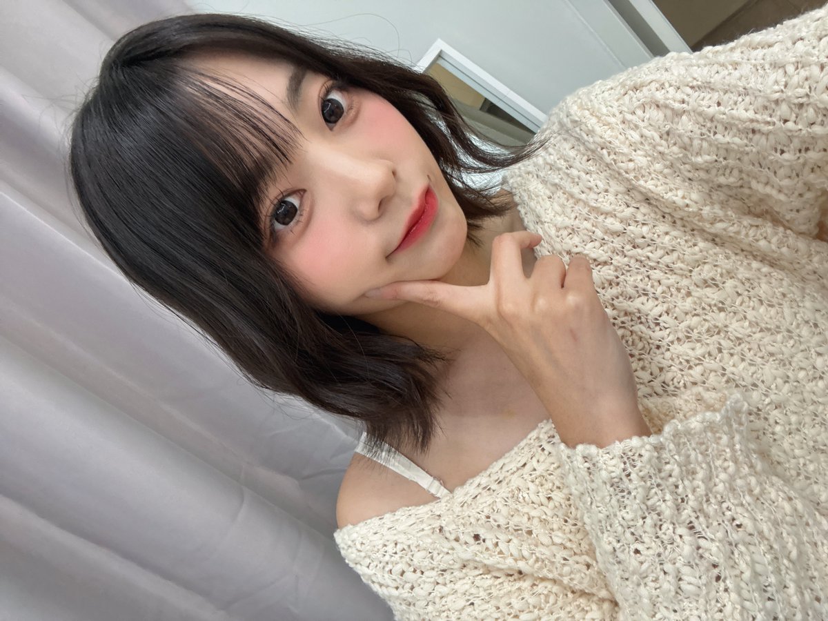 @Weekly_QWER: Jun,25,2025 Siyeon naver fancafe post cafe.naver.com/eggkim/362163?… MINGMING💚 Hi It's raining a lot today Be careful not to catch a cold!! In this rainy season, our Dear can't be left out!! Listen a lot hehe Rainy days have a great atmosphere and I think they're so nice…