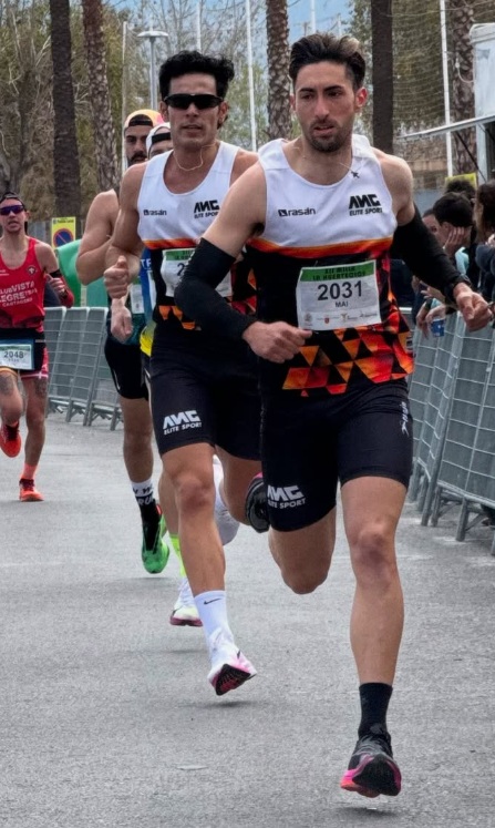 🔝 Esta es la equipación #Rasán de AMG Élite Sport | Pensada para Opositores y Corredores que quieren dar lo mejor de sí 💪

Preparada para entrenamientos de running; perfecta para opositores exigentes y diseñada para superar cada prueba física con seguridad y calidad.