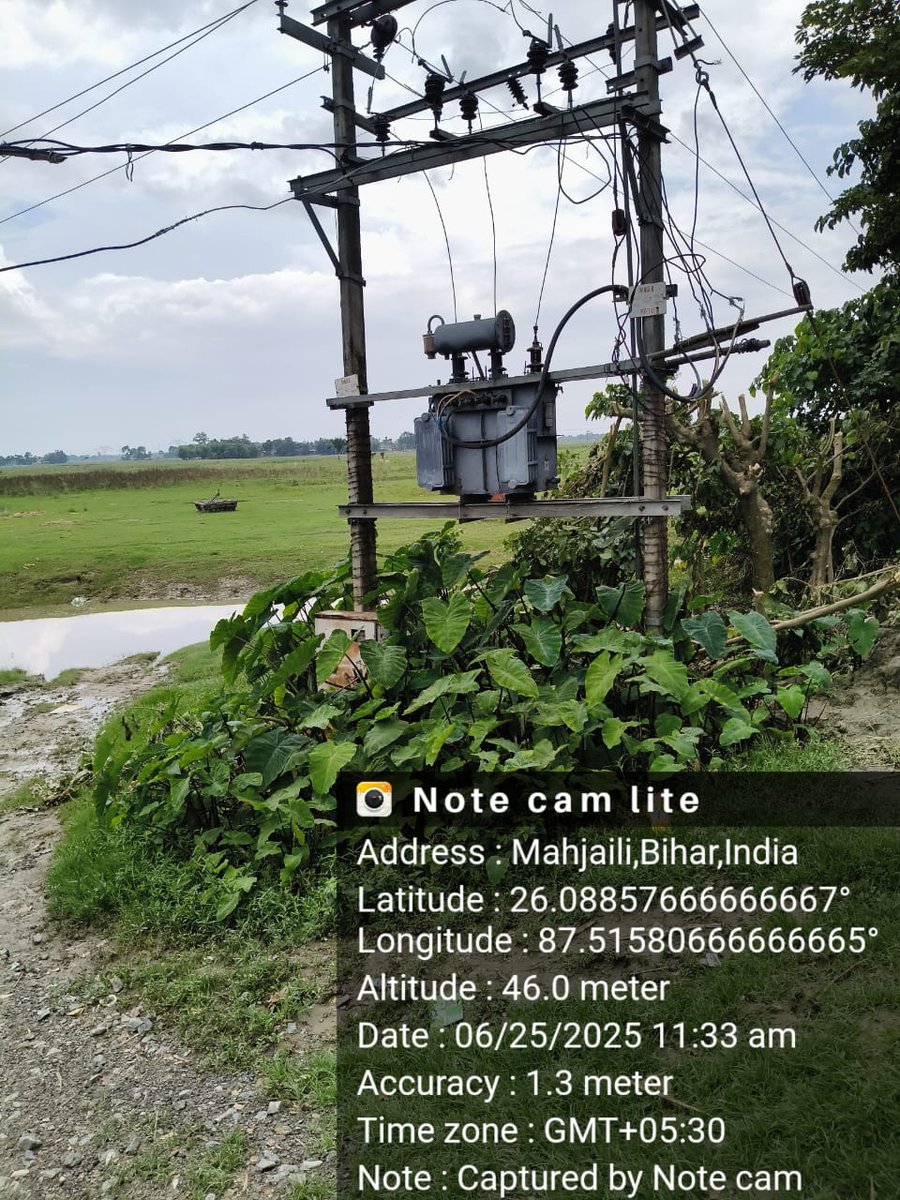 sbz7086's tweet photo. @SEVA_NBPDCL @ESCKISHANGANJ यही वह ट्रांसफार्मर है जो पिछले 5 दिनों से खराब है ,कृपा संज्ञान लेकर सेवा बहाल की जाए , समस्त ग्रामीण बहुत त्रस्त है , गर्मी से परेशान है,बिजली नहीं रहने के कारण शिक्षकों को ऑनलाइन मोबाइल से हाजरी नहीं लगा पा रहे हैं।। https://t.co/3jKz8RubcO
