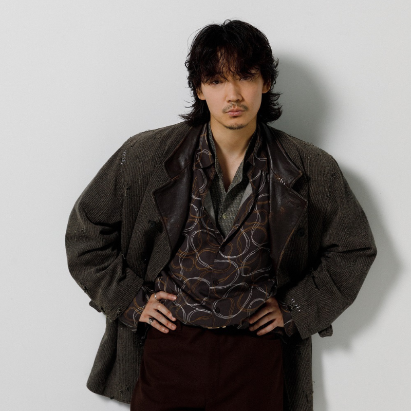 eigacom's tweet photo. 【📝映画comインタビュー🎙️】

「でっちあげ　殺人教師と呼ばれた男」（公開中）より綾野剛＆亀梨和也が登場✨

TVドラマ「妖怪人間ベム」以来、14年ぶりの共演となった、ふたりにブレることなき信頼関係がもたらす相乗効果を語っていただきました💁

@detchiagemovie #映画でっちあげ