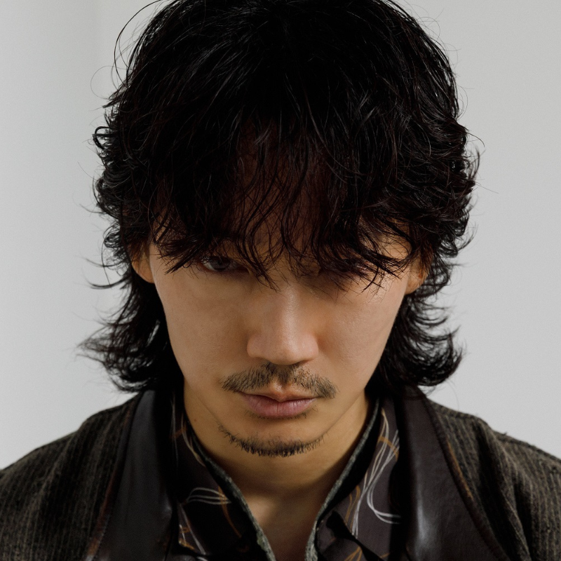 eigacom's tweet photo. 【📝映画comインタビュー🎙️】

「でっちあげ　殺人教師と呼ばれた男」（公開中）より綾野剛＆亀梨和也が登場✨

TVドラマ「妖怪人間ベム」以来、14年ぶりの共演となった、ふたりにブレることなき信頼関係がもたらす相乗効果を語っていただきました💁

@detchiagemovie #映画でっちあげ