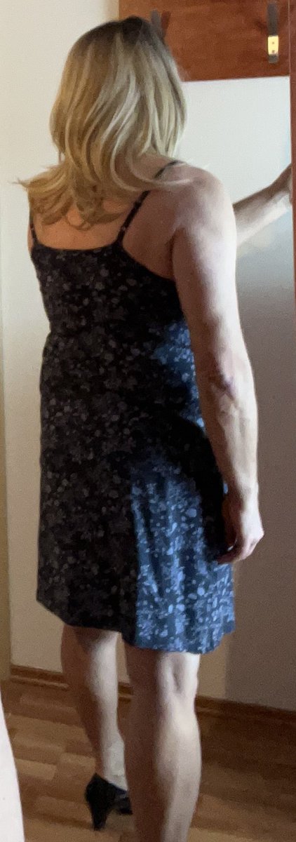 Good Morning ☀️☕️
For today a small pic who shows me in summer dress 😎☺️
Hope you like? 
Enjoy your day and have fun 😘😈💦