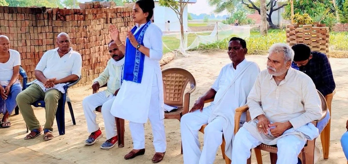 लो साहब इंदु चौधरी, रेखा वर्मा के बाद बहिन मायावती जी से प्रेरित होकर कु. रंजना ने भी समाज को जगाने एवं 2027 में बसपा की सरकार बनाने का बीड़ा उठा लिया ।
कितने चमचे पैदा होंगे हो जाओ। 
चमचों से 4 गुना समाज को समर्पित योद्धा भी जन्म लेंगे।