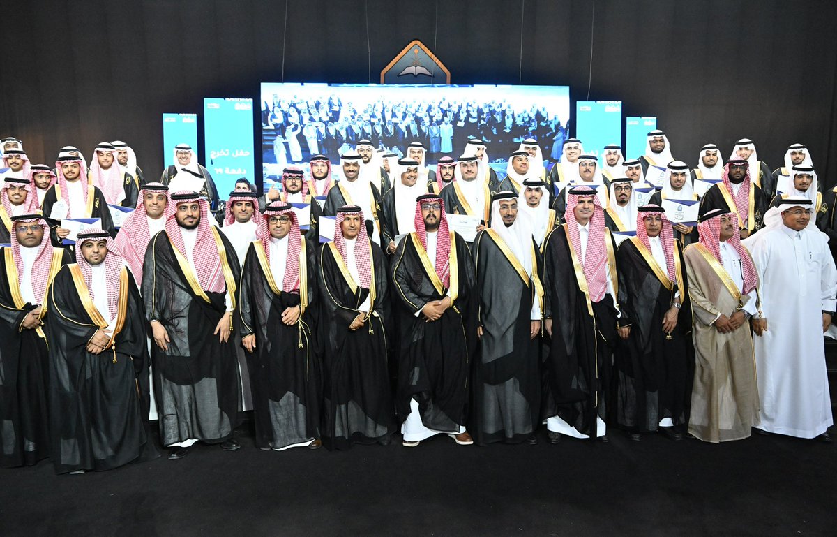 كلية "علوم الحاسب" بـ #جامعة_الإمام تحتفل بتخريج دفعة من طلابها وطالباتها.
imamu.edu.sa/news/Pages/new…