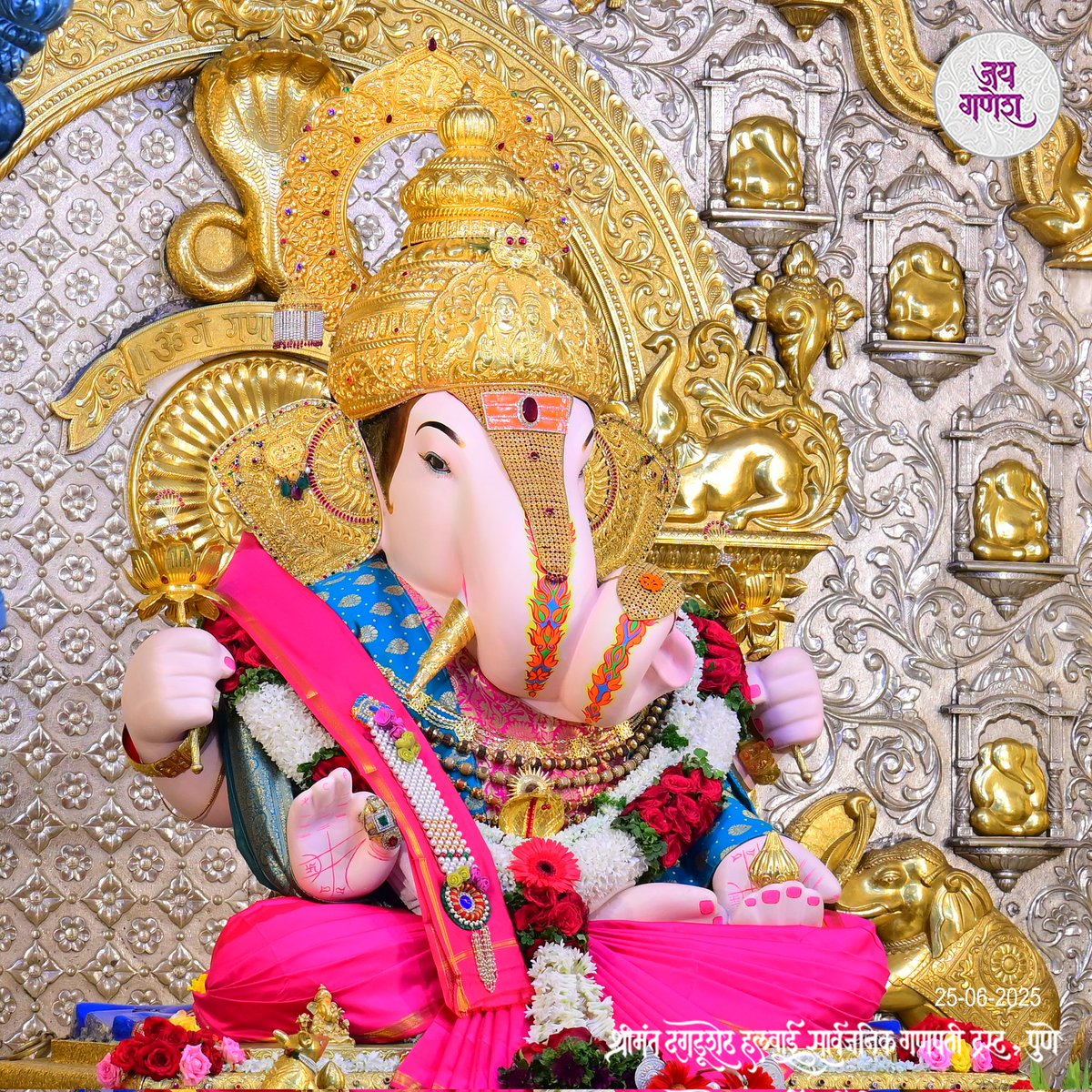 SAGARM_2525's tweet image. वक्रतुण्ड महाका सूर्यकोटि समप्रभ । 
निर्विघ्न कुरु मे देव सर्वकार्येषु सर्वदा ॥   
ॐ गणेश नमः 🚩
#dagdusheth #shrimant