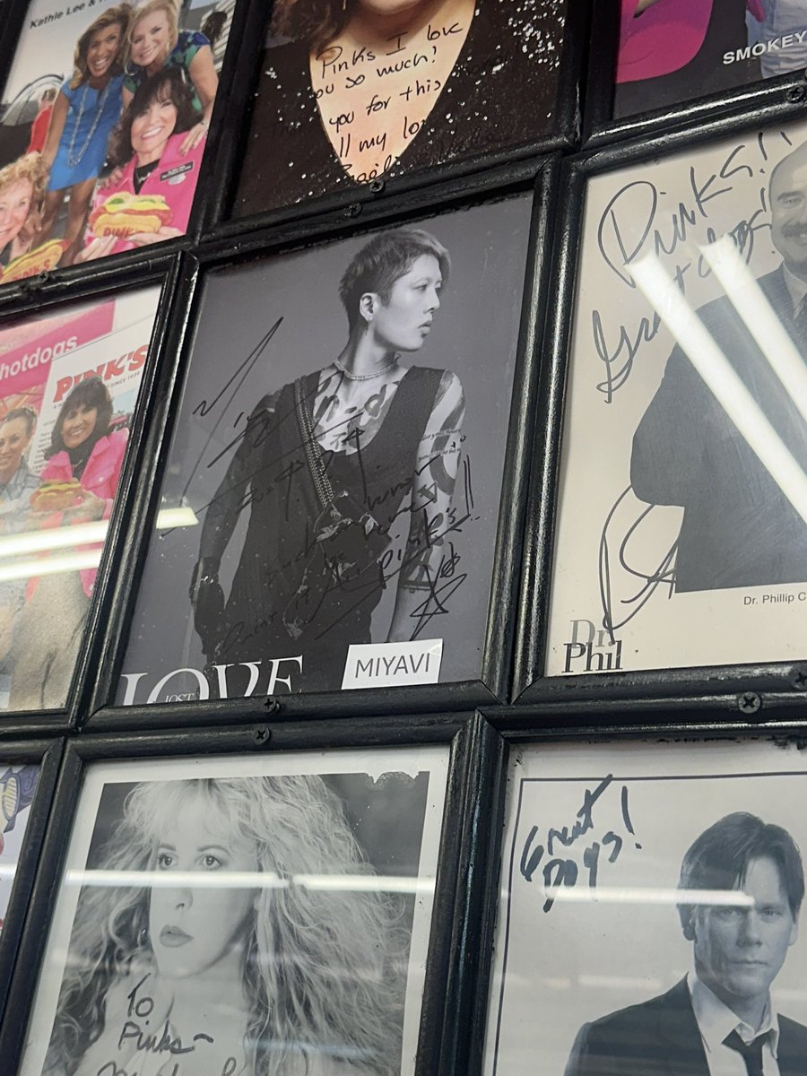 kuro_m20's tweet image. 聖地巡礼ツアーin L.A.
帰りの便の乗り継ぎをLA経由にして2時間半の観光を決行!
ベニスビーチでディナーの予定だったけど、
急遽Pink's Hot Dogsも行ってきたよ🌭
行きたかったところに行けて、またひとつ夢が叶った💞