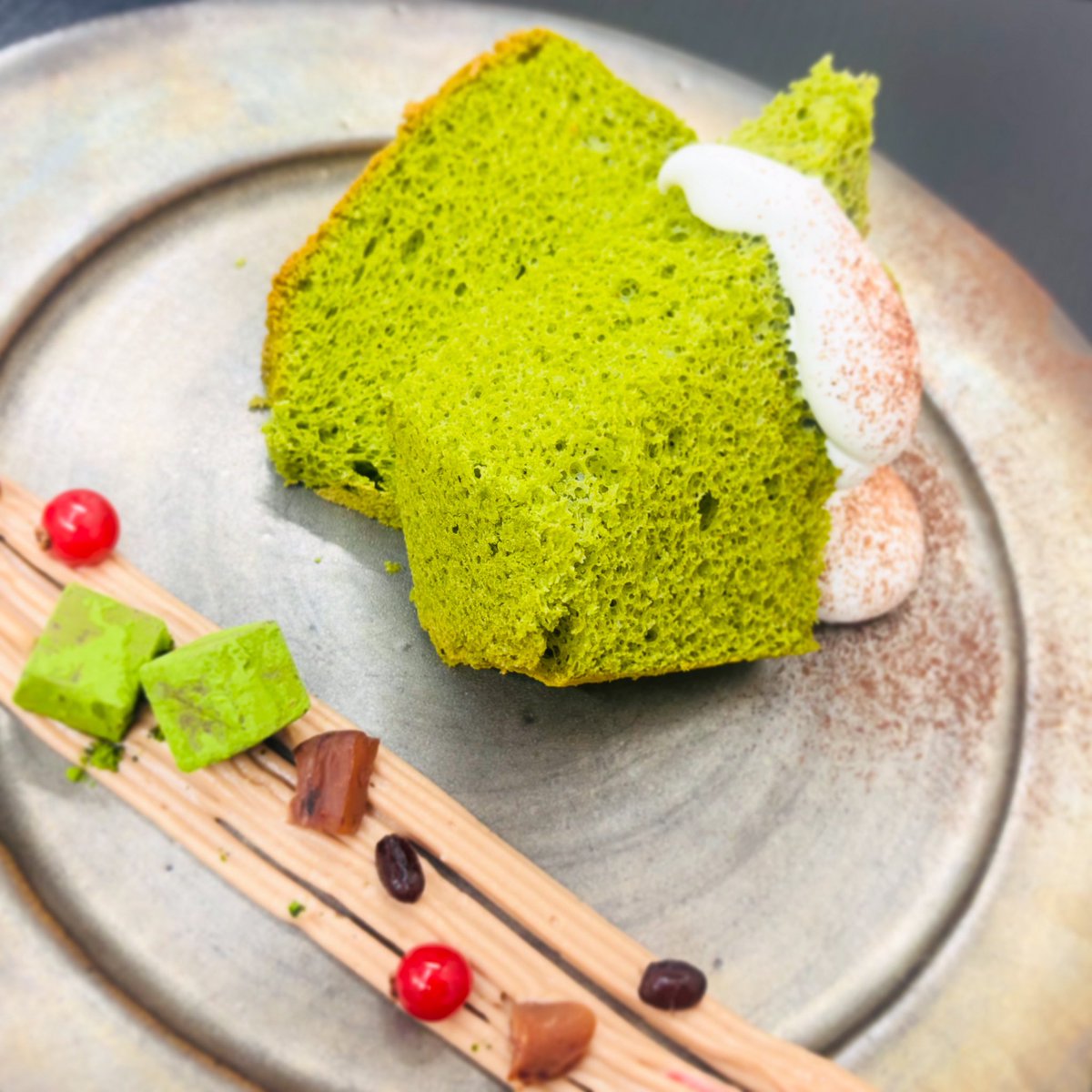 プレミアム製法で焼き上げたしっとり、ふわふわ国産小麦100%使用のシフォン。ふわふわでしっとりしたとっても美味しいよ
#手作りケーキ #業務用ケーキ #冷凍ケーキ #シートケーキ #もっと力になれるはず #お菓子で笑顔を #お菓子で笑顔を届けたい #お菓子で笑顔に #シフォンケーキ #プレミアムシフォン