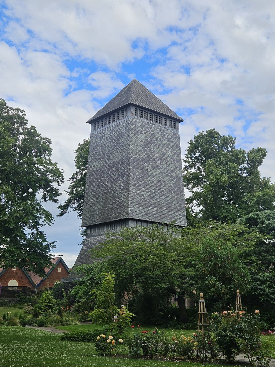 ChesterTour's tweet image. Happy 50th birthday to the Addleshaw Tower (Chester Cathedral bell tower) - opened on 25th June 1975 by the Duke of Gloucester
#Chester
@ShitChester
@ChesterTours