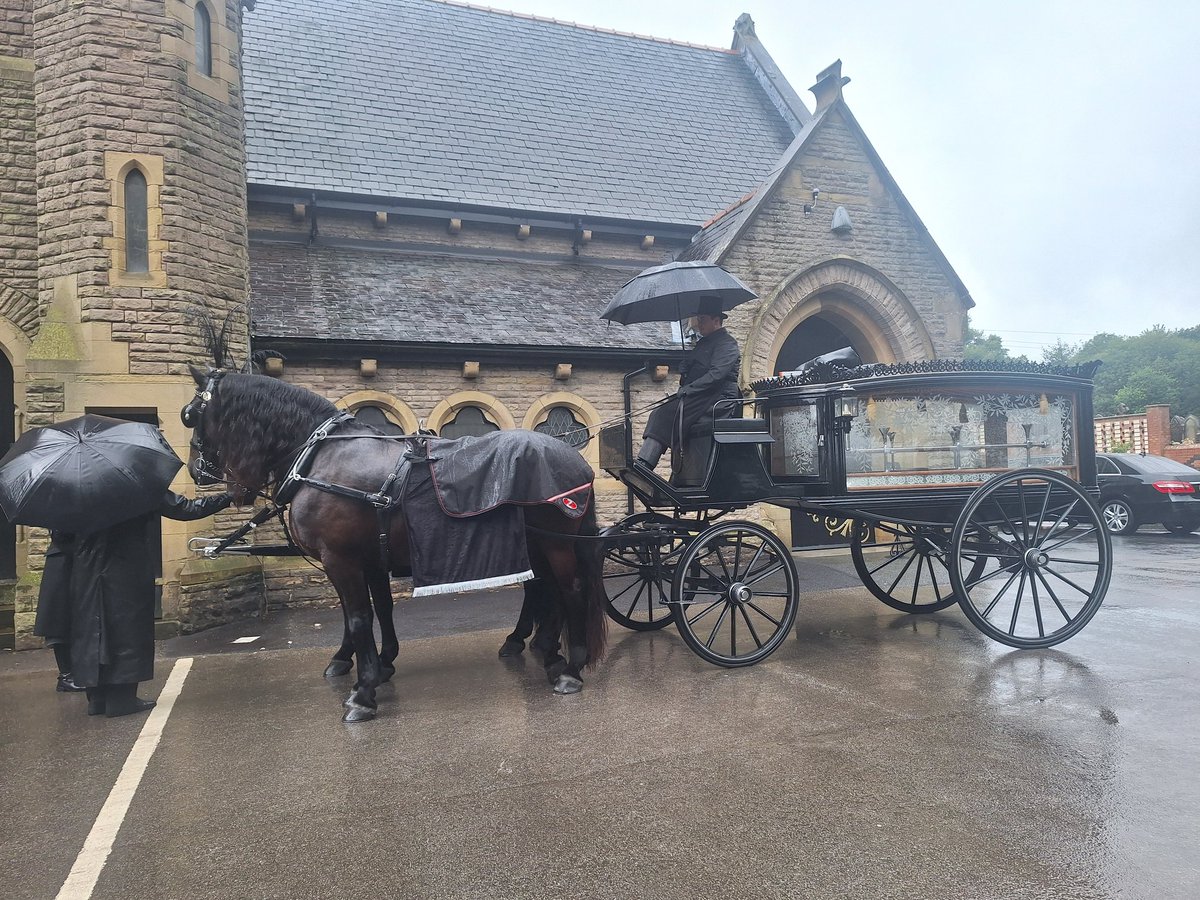 BCM_Funerals's tweet photo. Despite the rain &amp; somber skies at yesterday’s funeral, these 2 stunning horses carried out their duties with grace and dignity. The weather didn’t dampen their presence or the beauty of the procession. It was a touching farewell for Mary, &amp; a moving tribute to a life well lived. https://t.co/42Q85oQ3D1