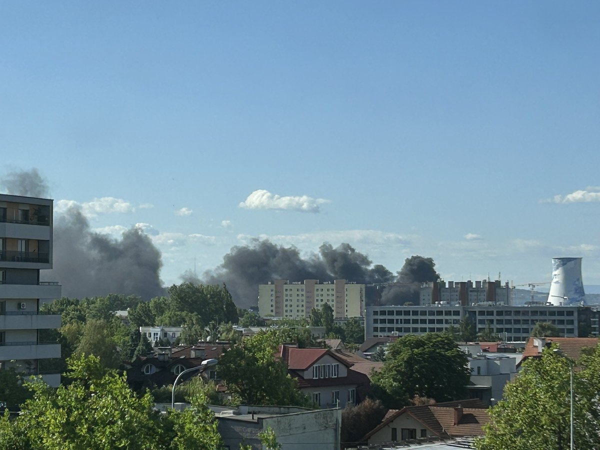 Coś się mocno pali w Czyżynach w Krakowie.
