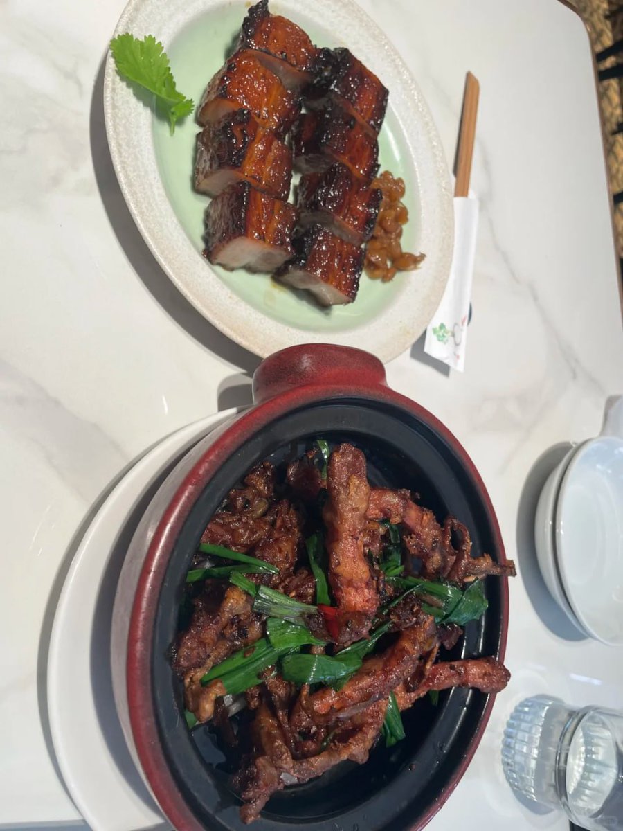 grossd94's tweet photo. 土鍋ご飯の焦げたところはすごく香ばしいけど、僕は日本料理の繊細な味わいのほうが好きかな。刺身の甘さとか、寿司の酢飯のバランスとかね。たぶん、あっさりした味が好みなんだと思う〜。 https://t.co/xfhkty55eV