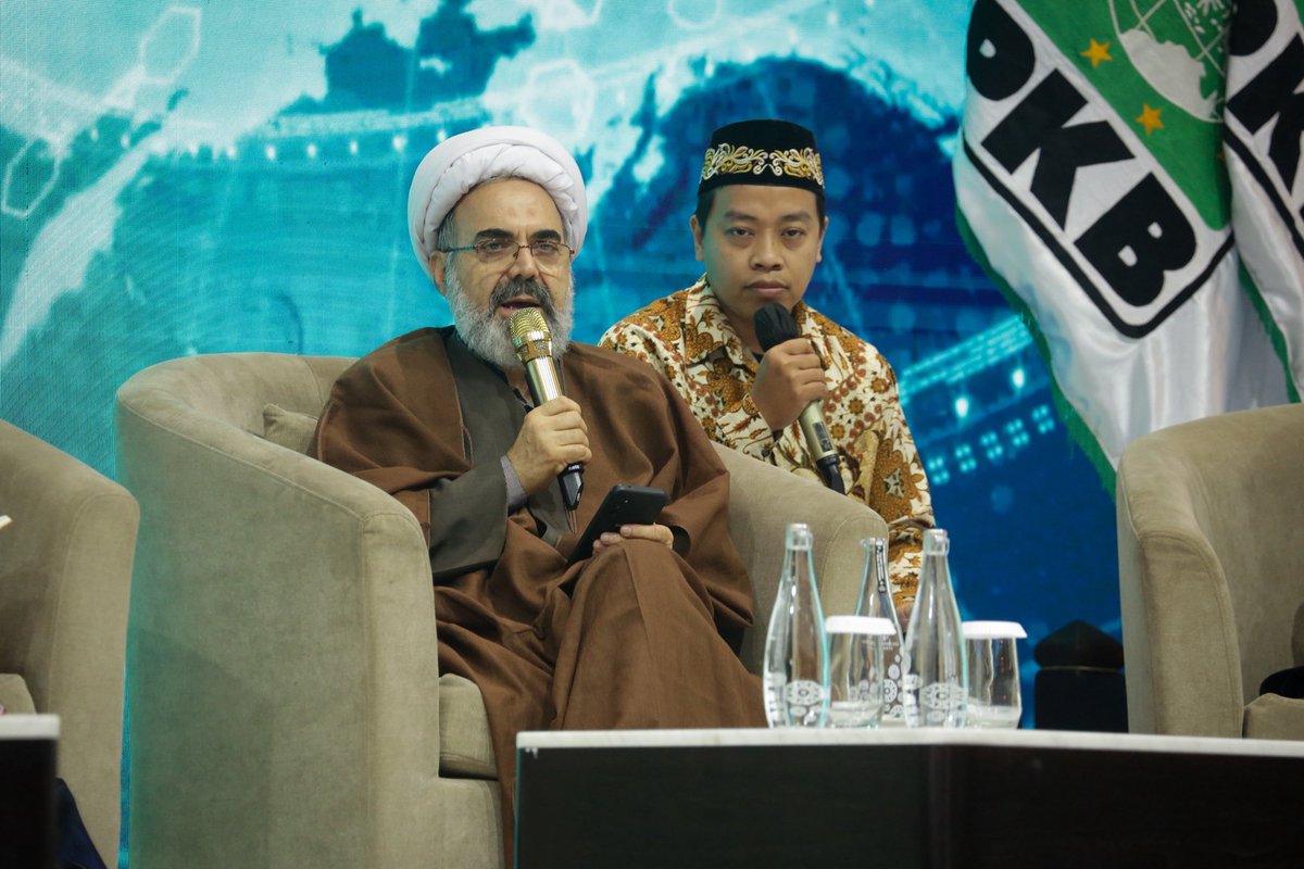 DPP_PKB's tweet photo. Hari kedua #ICTP2025 dibuka dengan simposium bertema transformasi pesantren. Hadir sebagai narasumber: Prof. Dr. KH. Said Aqil Siradj, M.A, Prof. Stella Christie, Ph.D., Prof. Dr. Komaruddin Hidayat, Dr. Mohammad Sharifani, Mehmet Cetin dan Dr. Mahmud Hamzawi Fahim Usman. 

Dipandu oleh @kangmaman72,  diskusi ini jadi ajang tukar gagasan pesantren global.

#TransformasiPesantren