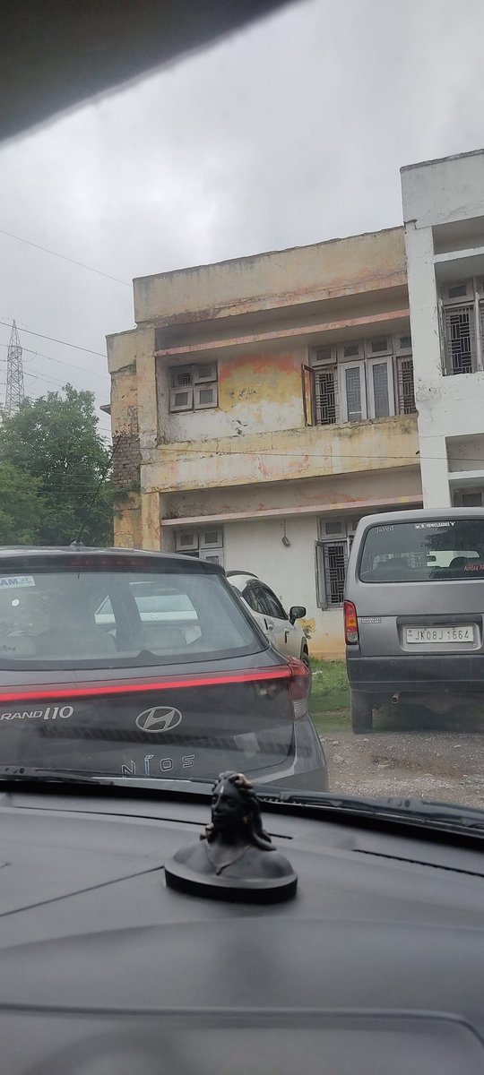 PartapManjeet's tweet photo. The hospital building is in a dilapidated condition posing serious safety risks to both patients &amp; staff. Basic health facilities are either lacking or nonfunctional making it extremely difficult for the local population to access even primary healthcare services. https://t.co/9HuUKvW0Cu