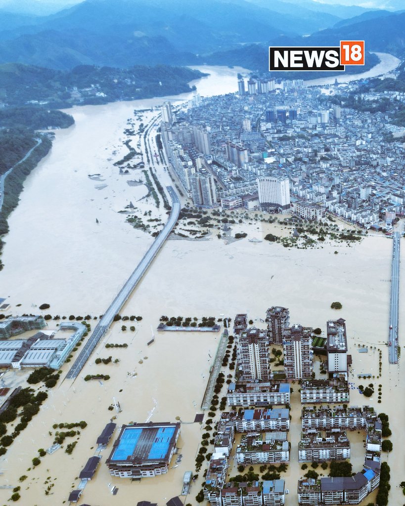 RohsHumanright7's tweet photo. Massive flooding hits Rongjiang, China — over 80,000 evacuated as drone footage reveals buildings and roads half-submerged after relentless heavy rains.

#ChinaFloods #Rongjiang #FloodEmergency #DroneFootage #SevereWeather #MassEvacuation #ClimateCrisis #HeavyRainfall #Flooding https://t.co/n5tE8fC4fZ