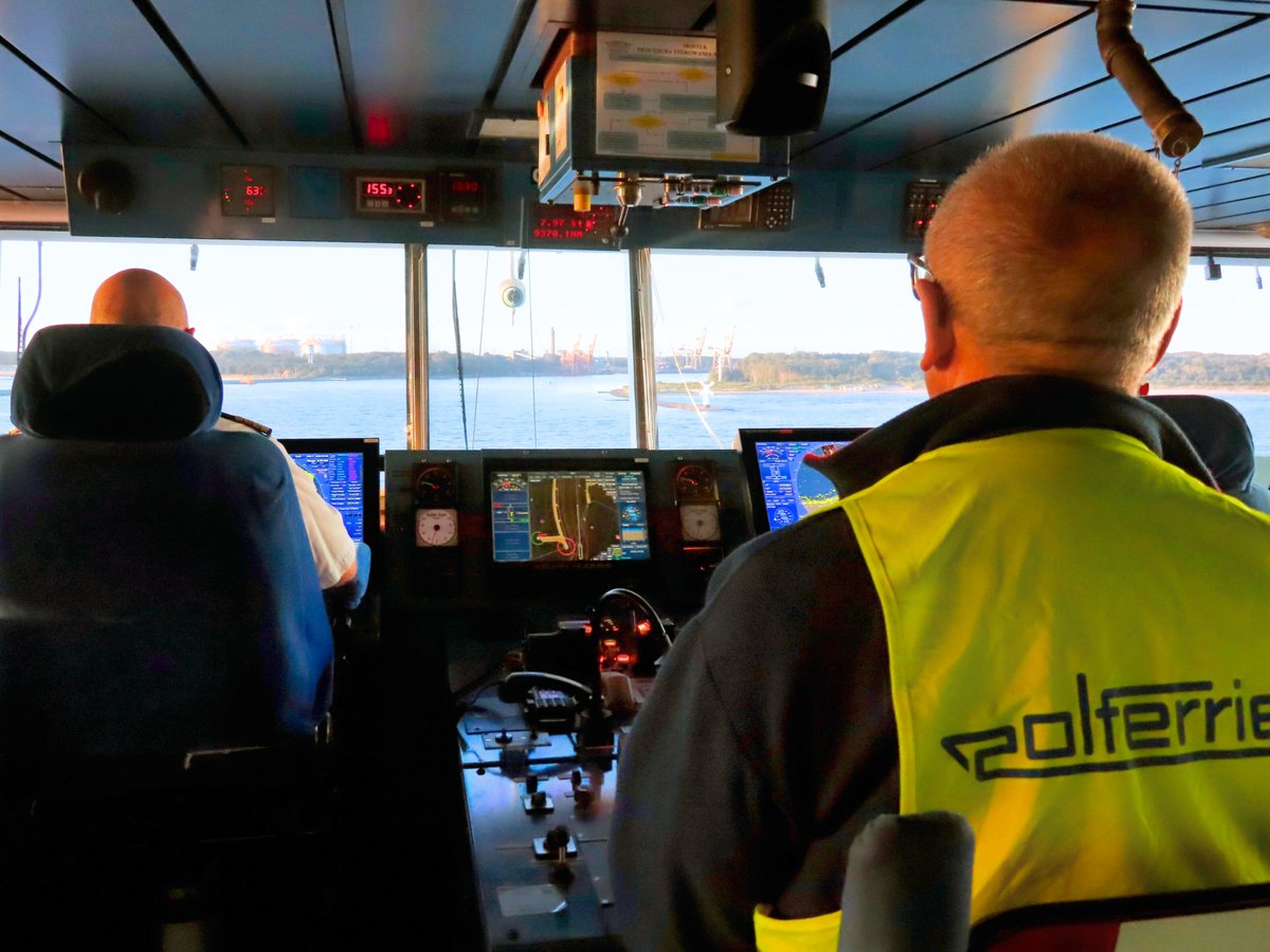 25 czerwca – Dzień Marynarza
 Z tej okazji składamy najserdeczniejsze życzenia wszystkim marynarzom, a szczególnie naszym niezastąpionym załogom na promach Polferries!
Dziękujemy Wam za profesjonalizm, zaangażowanie i codzienną pracę na morzu – niezależnie od pogody i pory dnia