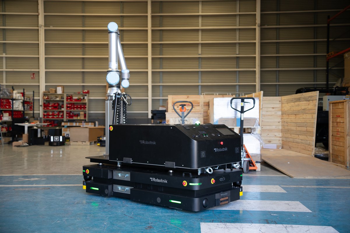 Automating industry: Handle parts and components of up to 35 kg, its robotic arm offers an extended reach, allowing it to access objects at greater distances: eu1.hubs.ly/H0l55WF0
🔝RB-ROBOUT+🔝