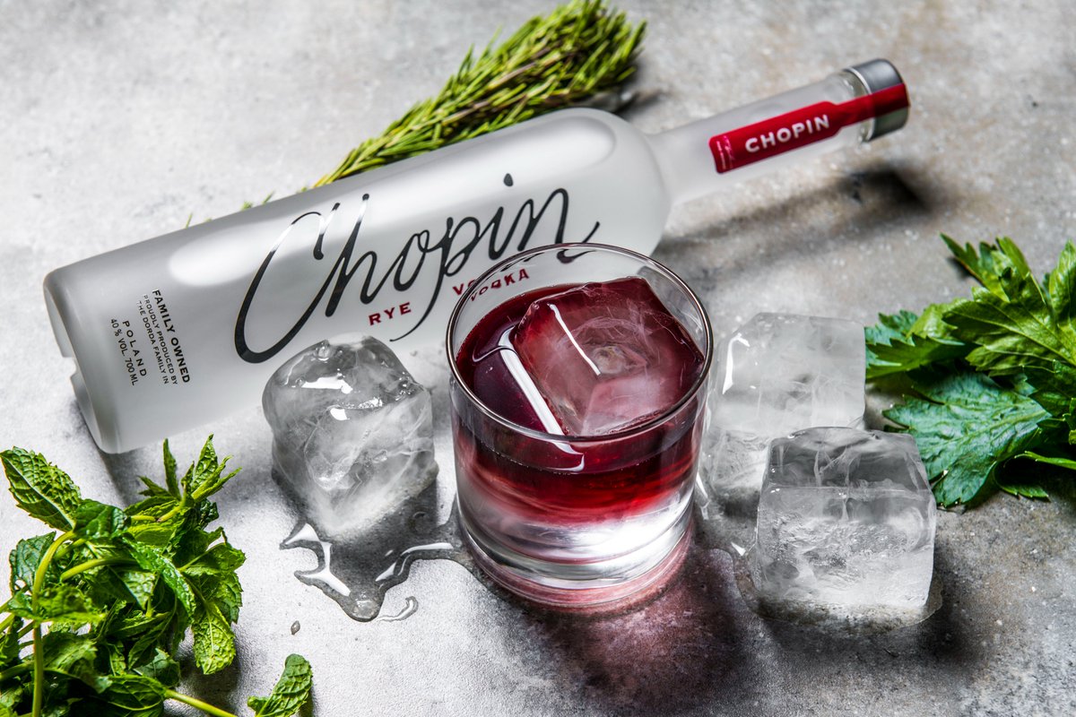 Single Ingredient. Single Distillery. Single Origin. #ChopinVodka, el #vodka superpremium polaco es cremoso, suave y con carácter.
Se destila en lotes pequeños en usando patata local.
✔️ 100% sin aditivos
✔️ 4 destilaciones
✔️ Cuerpo sedoso y textura cremosa