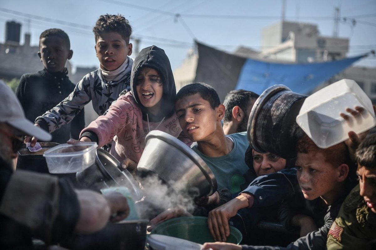 PremKumarMeen12's tweet image. BREAKING: 9 Palestinians killed, several wounded while queuing for aid in Gaza near Netzarim junction.
Aid points backed by the US &amp;amp; Israel are being called a “death trap” by UN officials amid rising casualties.
#GazaUnderAttack #Palestine #HumanRights