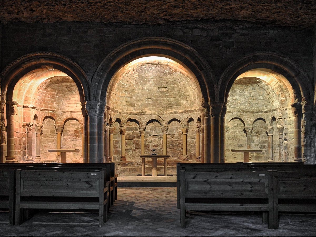 RomanicoEspana's tweet photo. El Monasterio viejo de San Juan de la Peña (Huesca): nuestro románico más genuino. No sé me ocurre nada que tan siquiera se le pueda parecer, ni en España ni en toda la Europa Románica.
#FelizMiercoles https://t.co/xl0RsQCwoQ