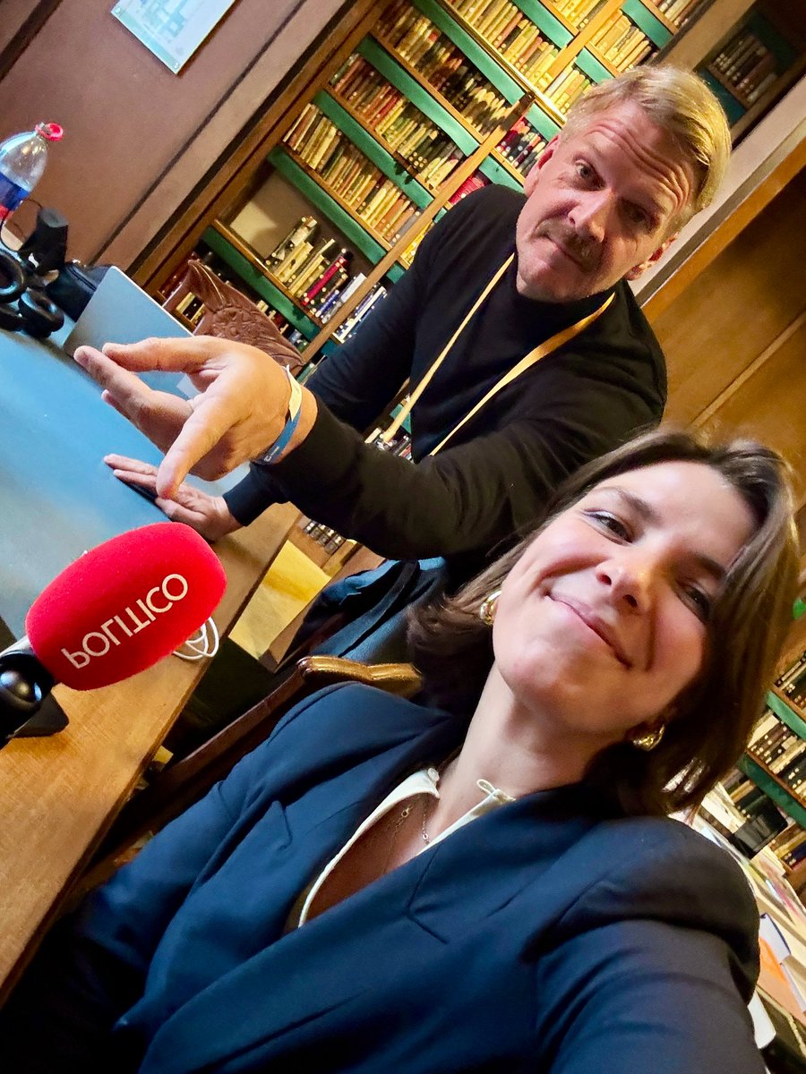 rixa_fursen's tweet image. Berlin Playbook Podcast heute aus Den Haag von Nato-Gipfel. Liebe Grüße von @GordonRepinski und mir – jetzt hören 🔗 pod.link/1745363926