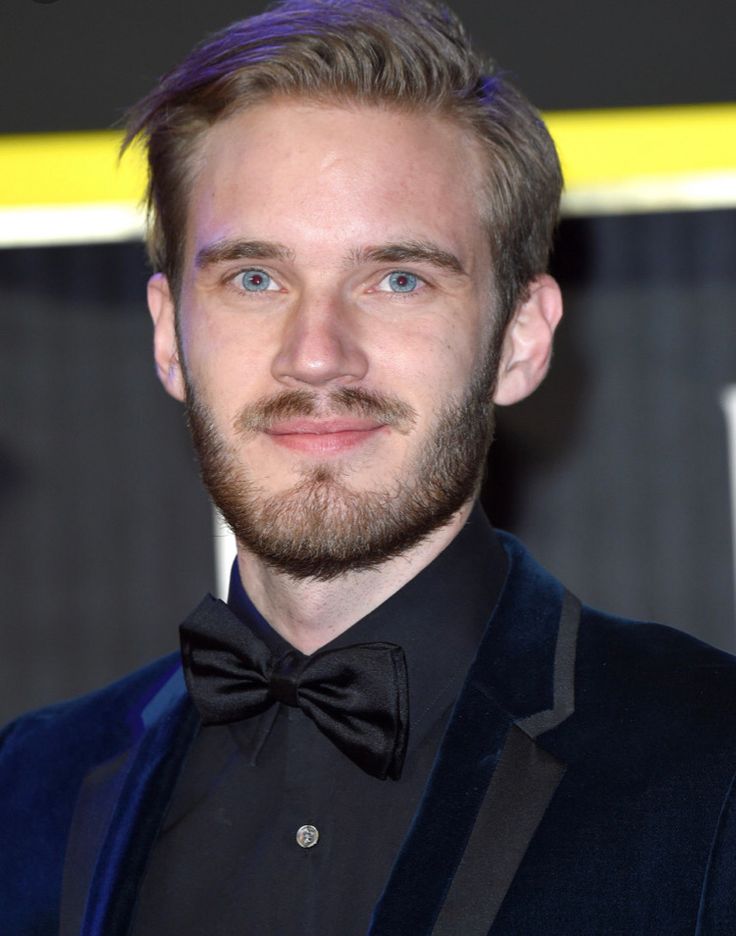 BIZBoostFeature's tweet image. End of an era 💔

PewDiePie drops out of YouTube’s top 10 after 12 years 🥲📉

#PewDiePie #YouTubeLegend #EndOfAnEra