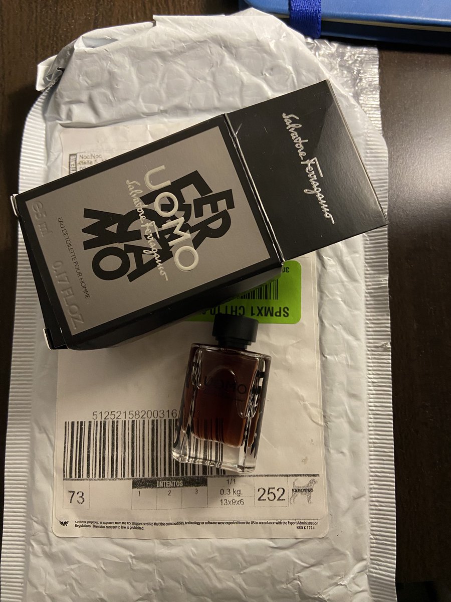 artiu's tweet photo. @Profeco @Coppel ¿Cuál es el proceso para reportar un fraude? 
Compre vía app de Coppel una perfume que en la información del producto claramente viene especificado que es de 50 ml en spray y me llegó una de 5 ml. https://t.co/kTDx7tWqqY