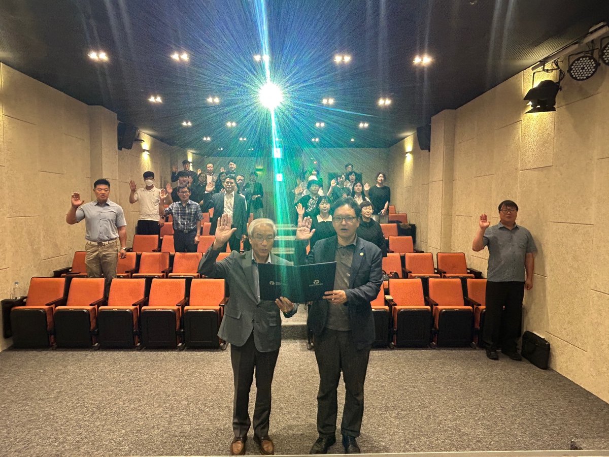 한국법무보호복지공단 경남서부지소, 갑질근절 및 청렴선서식 실시

한국법무보호복지공단 경남서부지소(지소장 정순찬)는 6월 24일(화) 설대호 경남서부지소협의회장 등 자원봉사자 40여명이 참석한 가운데 법무보호위원들을 대상으로 갑질 근절 및 청렴문화 확산을 위한 청렴선서식을 실시하였다.