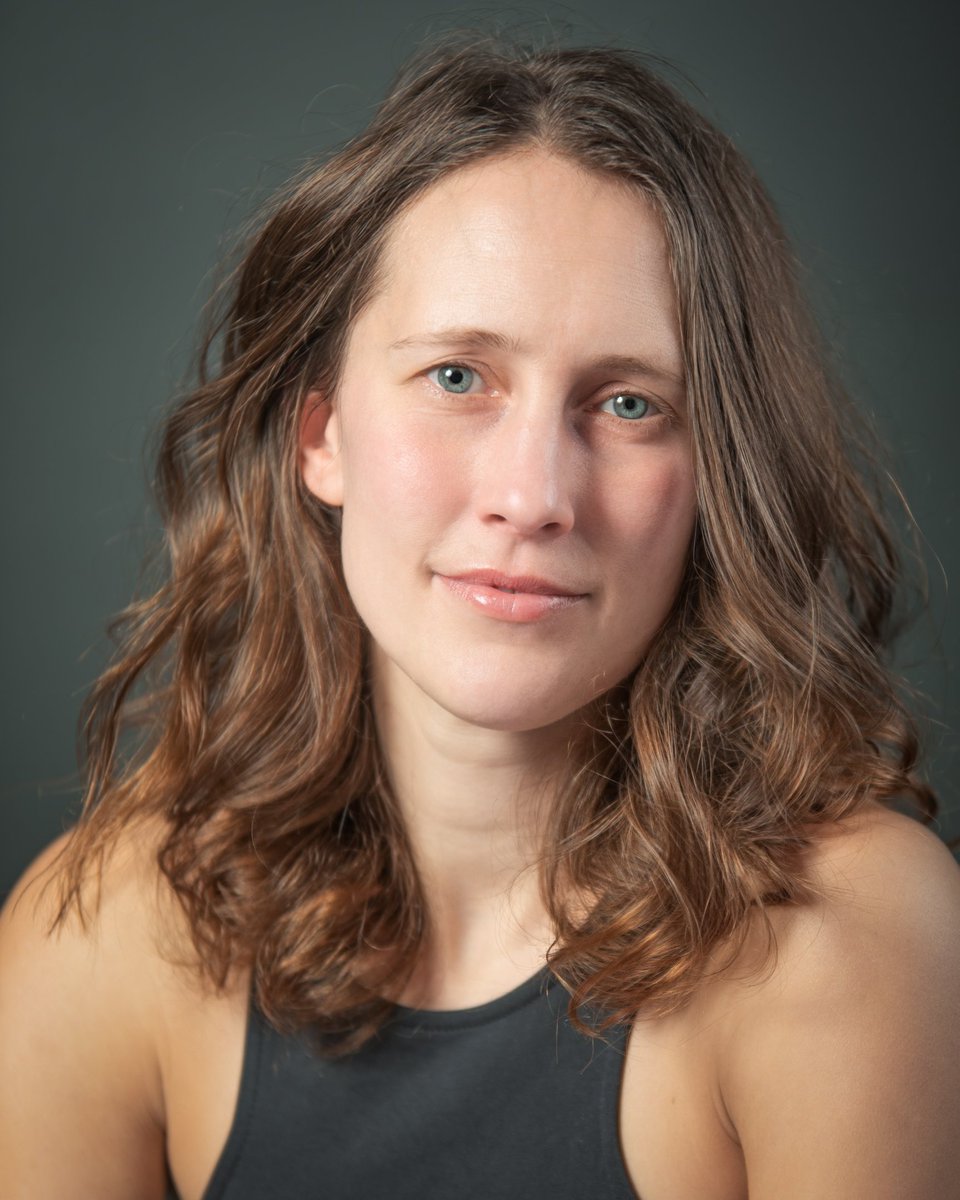 JamieLedwith's tweet image. It's a busy time with property and food shoots galore, but I also do headshots in my home studio. Whether for performers or business photos, I like to make people feel as relaxed as possible so I can capture their personalities through the lens

 @misshollylucas