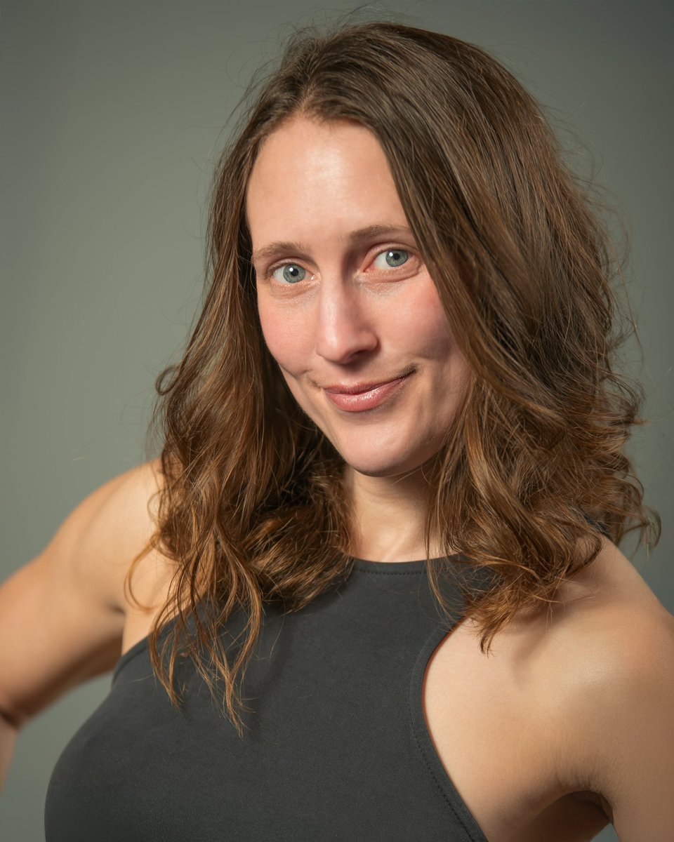 JamieLedwith's tweet image. It's a busy time with property and food shoots galore, but I also do headshots in my home studio. Whether for performers or business photos, I like to make people feel as relaxed as possible so I can capture their personalities through the lens

 @misshollylucas