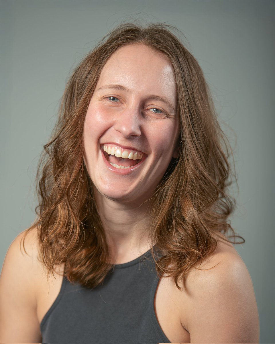 JamieLedwith's tweet image. It's a busy time with property and food shoots galore, but I also do headshots in my home studio. Whether for performers or business photos, I like to make people feel as relaxed as possible so I can capture their personalities through the lens

 @misshollylucas