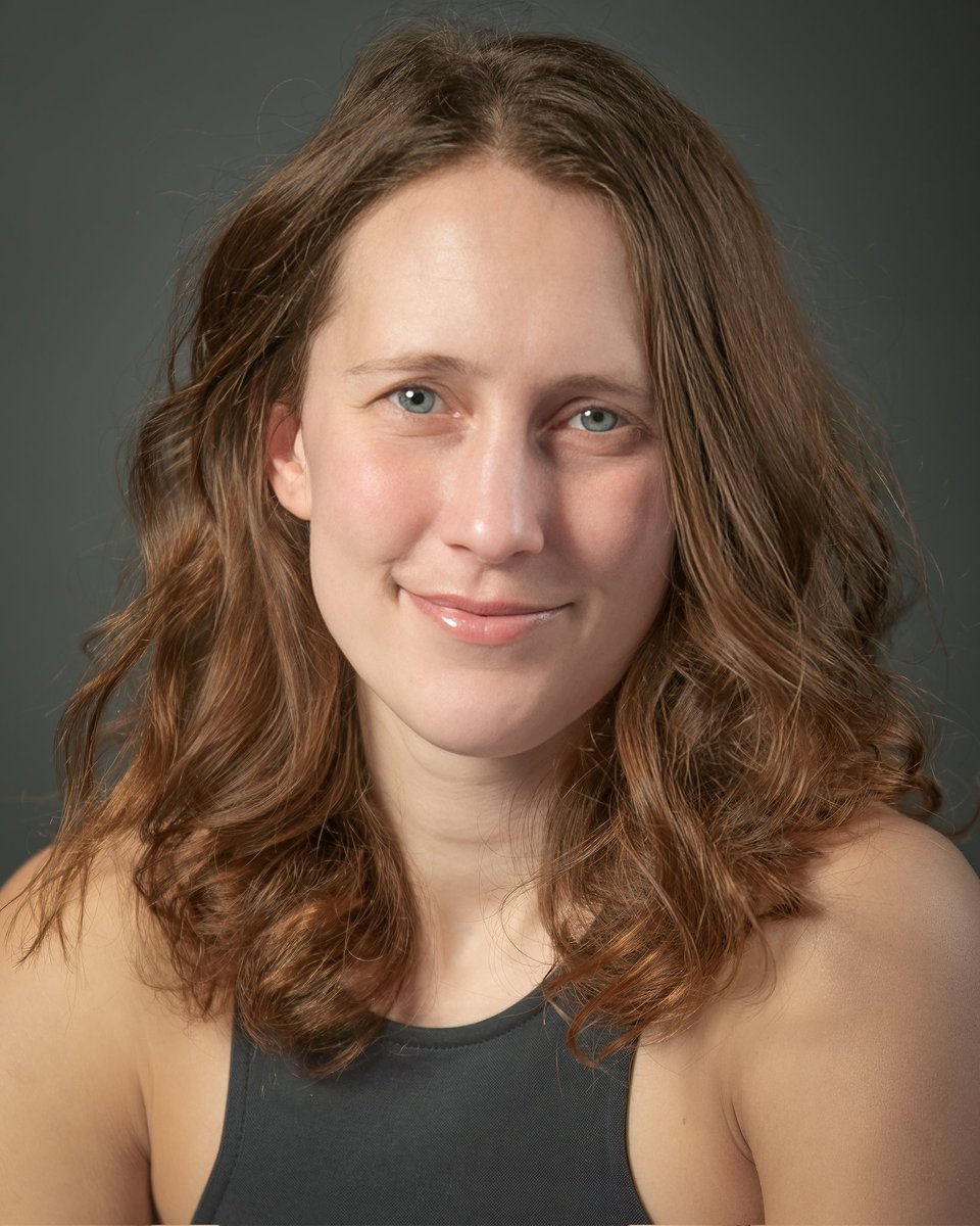 JamieLedwith's tweet image. It's a busy time with property and food shoots galore, but I also do headshots in my home studio. Whether for performers or business photos, I like to make people feel as relaxed as possible so I can capture their personalities through the lens

 @misshollylucas