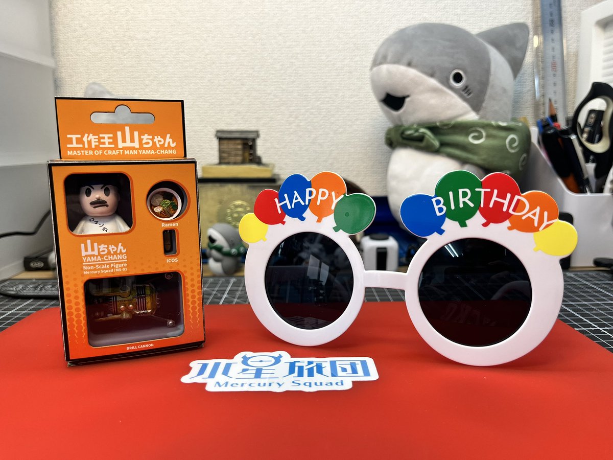 mercurysquad_jp's tweet image. 中の人ハッピーバースデーとゆう。
水星旅団で一緒に仕事をしている
お仲間ふたりからプレゼント\( ´ω` )/
自分のために一から拵えて貰ったのが
とても嬉しいです大変だったろうに。
何から何までハンドメイド…(つД`)ノ
ありがとうございます大事にします。
#水星旅団 
#ありがとうございます