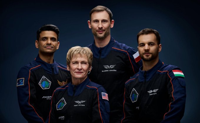 DrGumanSingh's tweet photo. 🚨 #BREAKING: Group Captain #ShubhanshuShukla 🚀, IAF test pilot &amp; #ISRO astronaut, to become 2nd Indian in space after 40 years! 🌍🇮🇳 #IndianAirforce
🙏 Jai Hind! https://t.co/OyCOuA8d6S