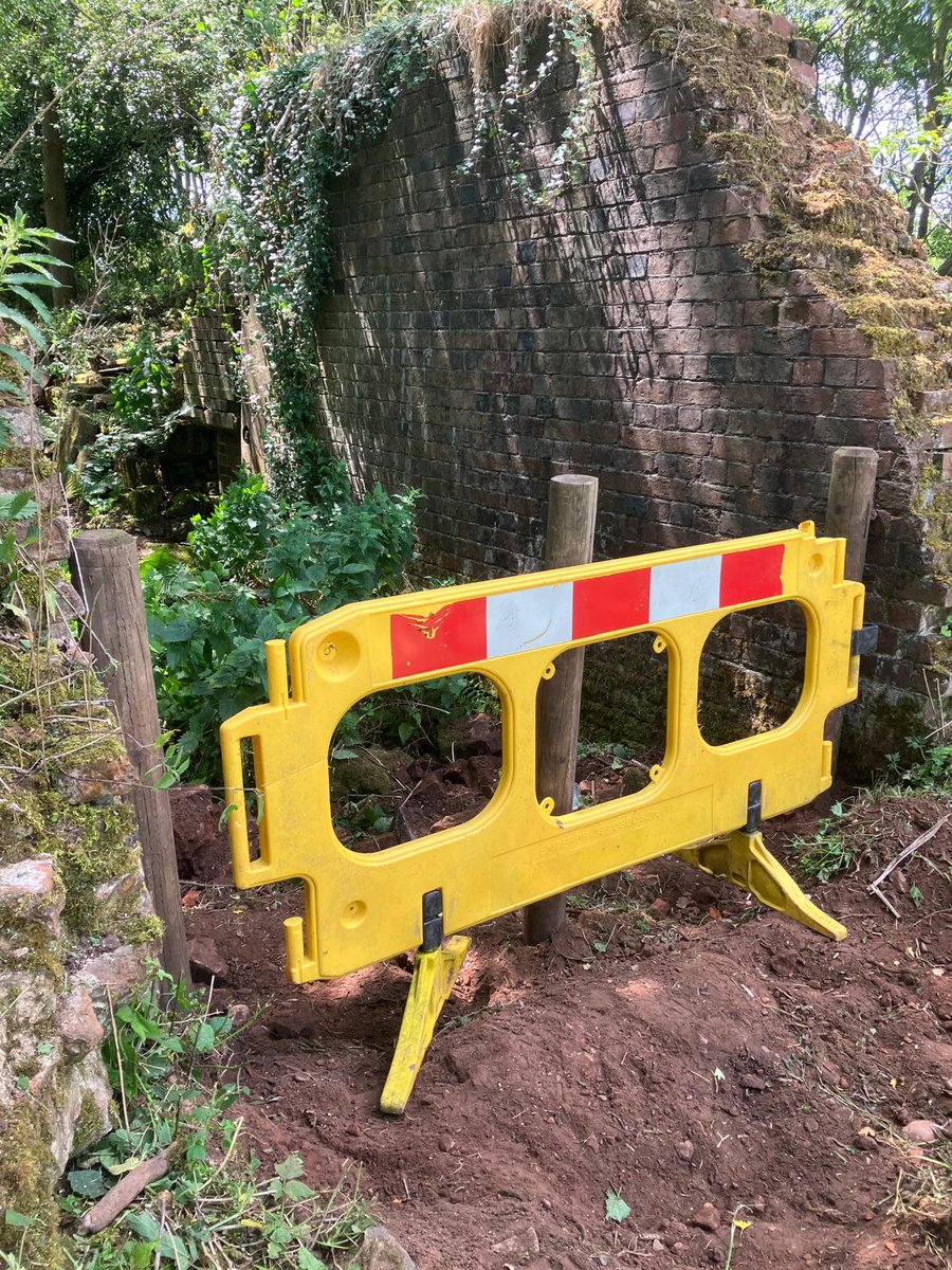 Big thanks to the <a href="/Wesleyan/">Wesleyan</a> team for braving the heat on a corporate volunteering day at Darnford Moors!

🌱 Nursery weeding
🌿 Footpath clearing
🚧 Fencing started across the old lock.

A hot and humid day — great progress! 👏☀️