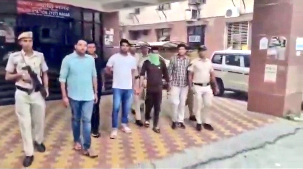nandiniidnani69's tweet image. Jis Taufiq Bhaijaan ne Neha ko maar dala woh Rampur UP mein dhara gaya
#LoveJihad #JusticeForNeha