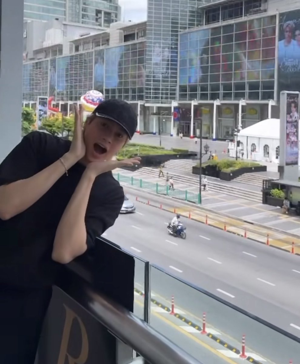 lasimoek's tweet photo. Aaaaaaaaaaaa Smart Happy and almost crying to see the fan project SmartBoom he misses them as much as we miss them🥹❤️❤️🩹 Always #SmartBoom
#smartcsnp #smartchisanupong #BXXMRVW #TopFormTheSeries #TopFormForever https://t.co/rbvxgCFKYu